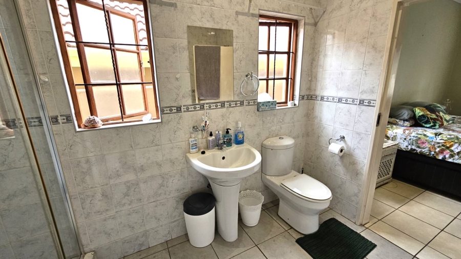 To Let 3 Bedroom Property for Rent in Meerhof North West